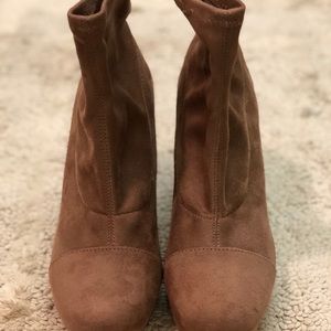 Forever 21 faux suede boots size 7